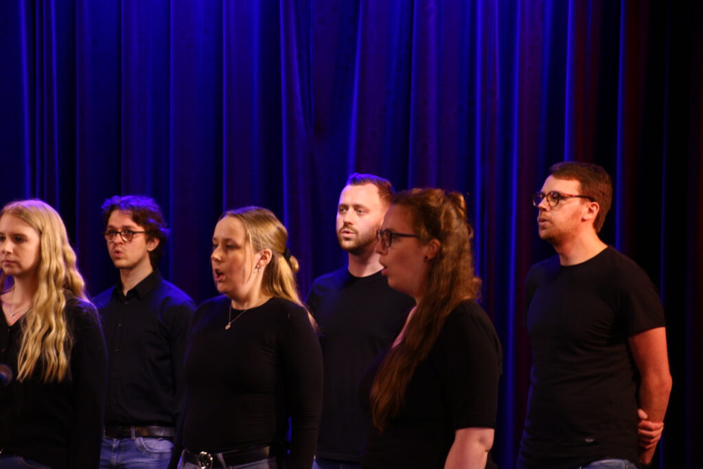 unser Gast:: Jugendchor des Essen Steeler Kinderchors auf der Bühne 25.03.2023