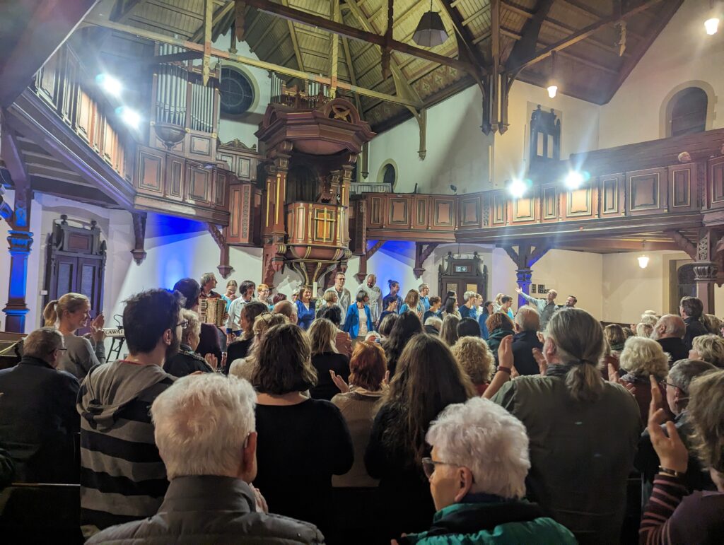 Foto vom unCHORrekt-Konzert "Scaramouche" - 18.11.2023 - SStanding Ovations zum Schluss